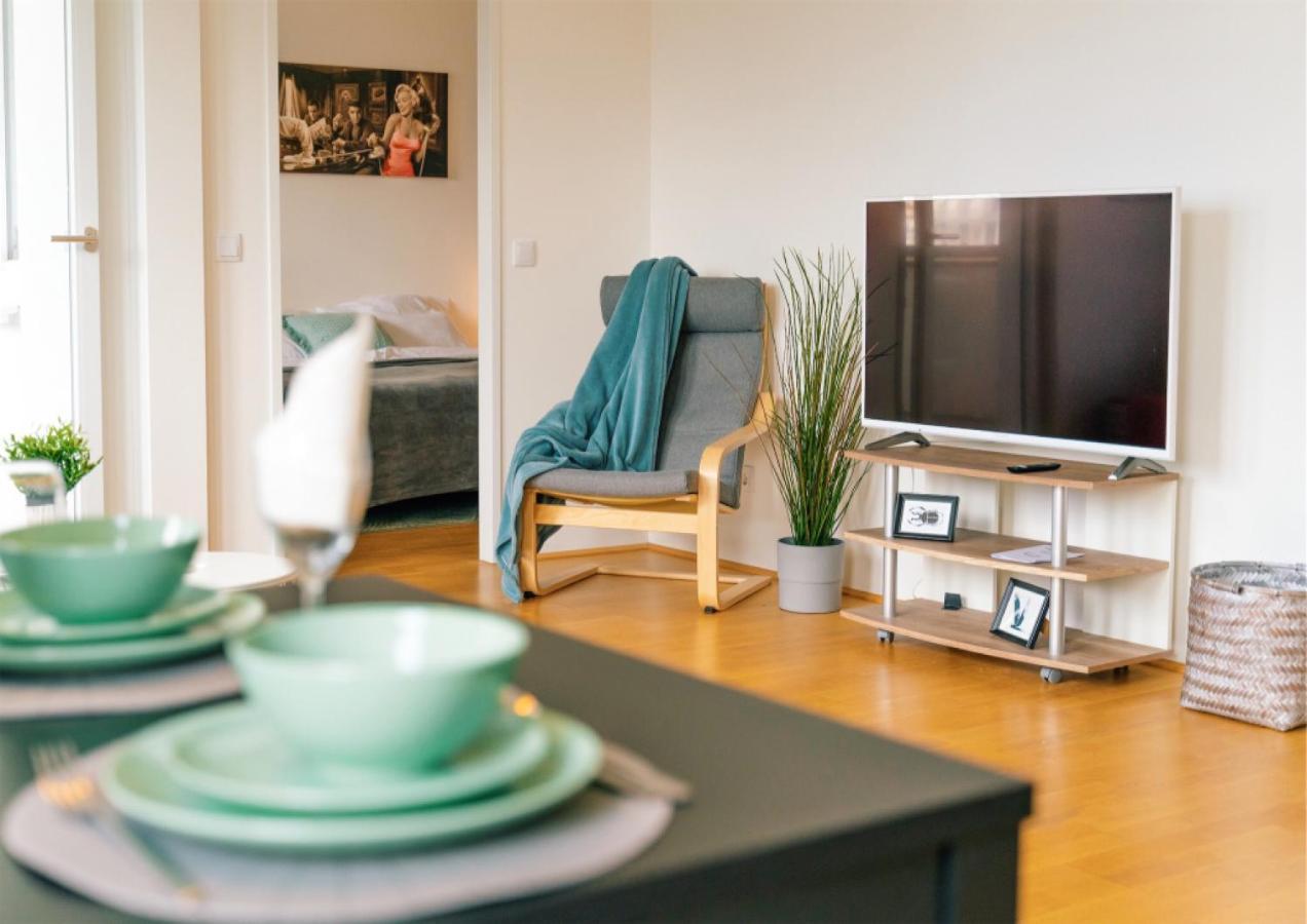 Balcony Apartment, 1 Min To Metro, Perfect For Long Stay Viena Exterior foto